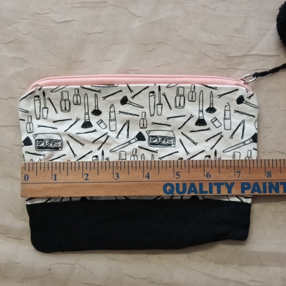 Makeup Pattern Clutch Makeup Black and White, Cosmetic Bags. - Picture 7 of 9